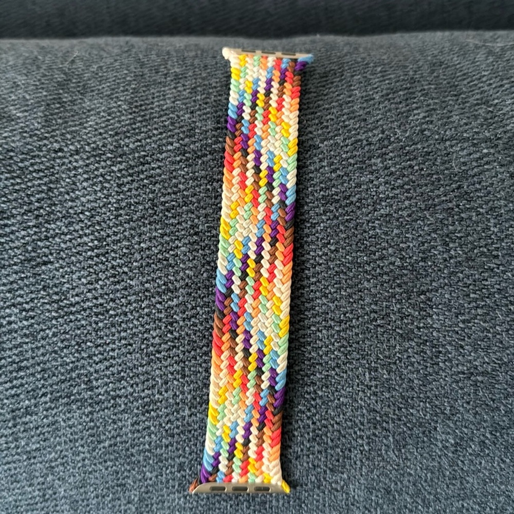 BRAND NEW!!!   Apple Braided Pride Solo Loop Band 44width - Sz 8 wrist.